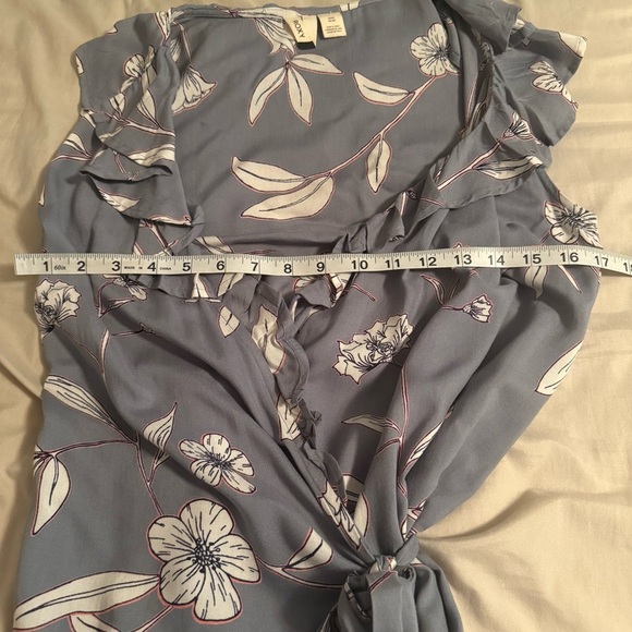 Roxy Rivello With You Sleeveless Floral Wrap Dress Women’s Size S Gray Ruffle - Picture 11 of 13